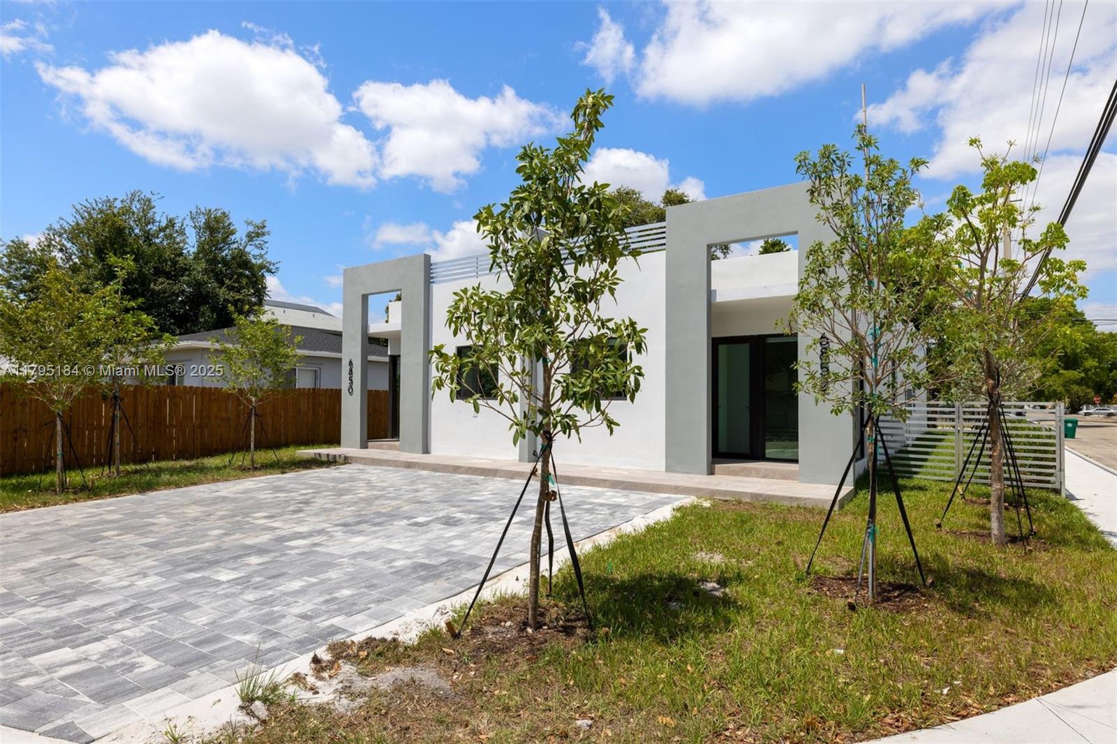 GROVELAND PARK - Residential Lease
