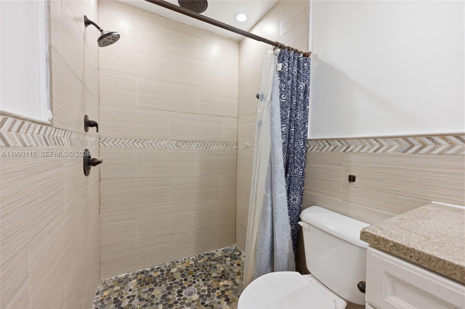 BANYAN LAKES - Residential