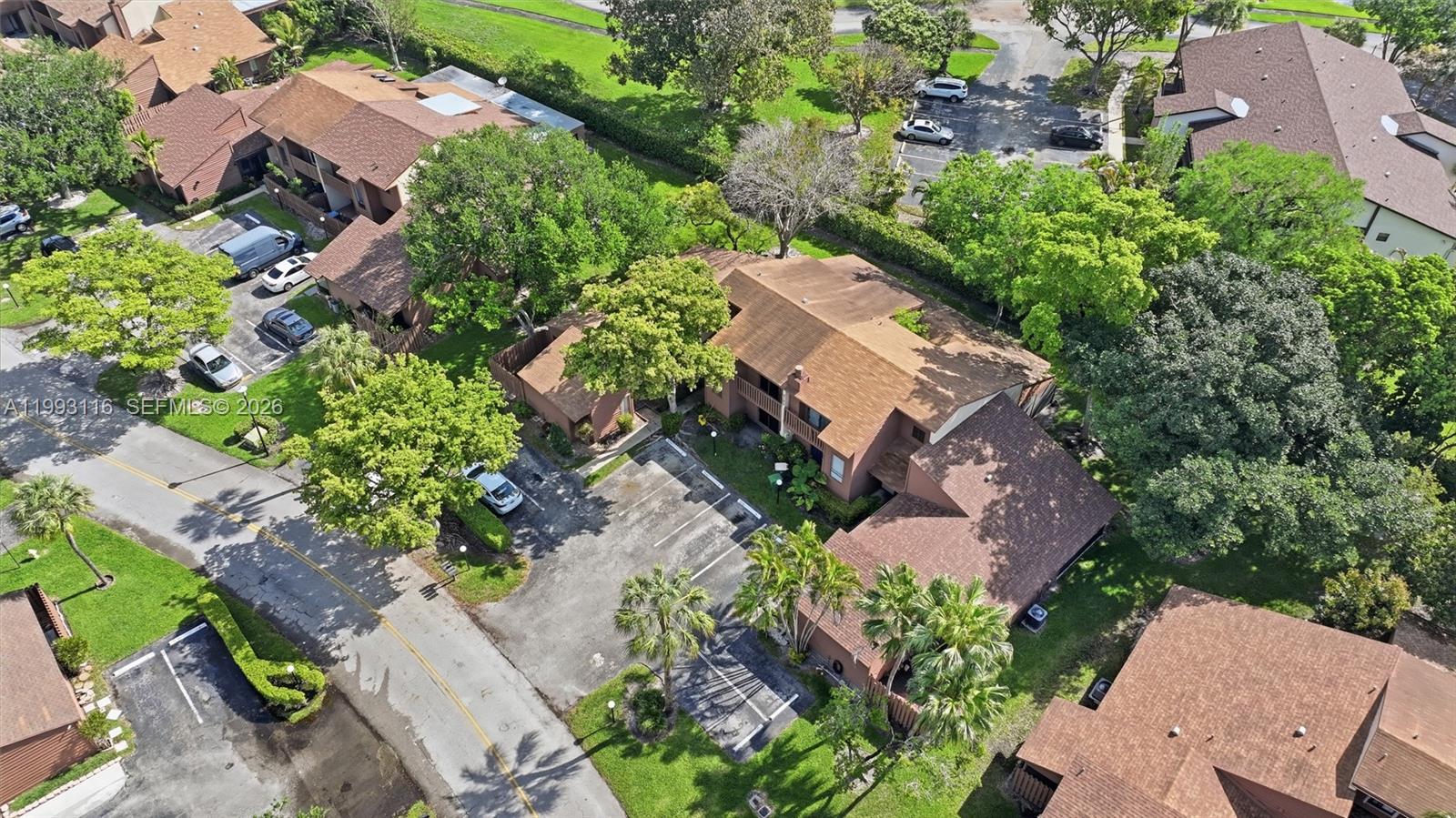 BANYAN LAKES - Residential