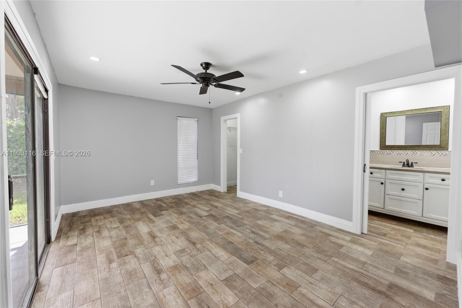 BANYAN LAKES - Residential