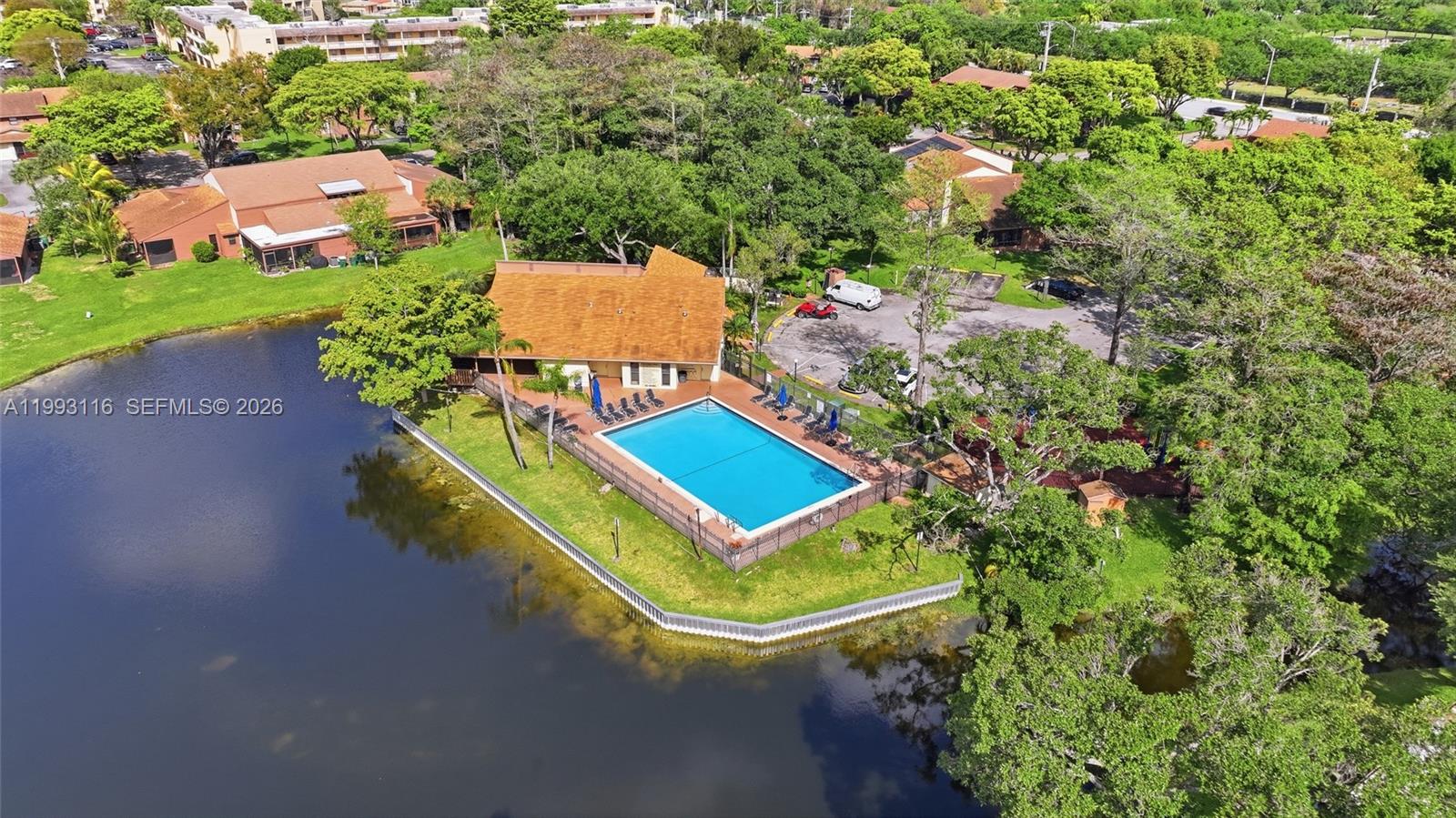 BANYAN LAKES - Residential