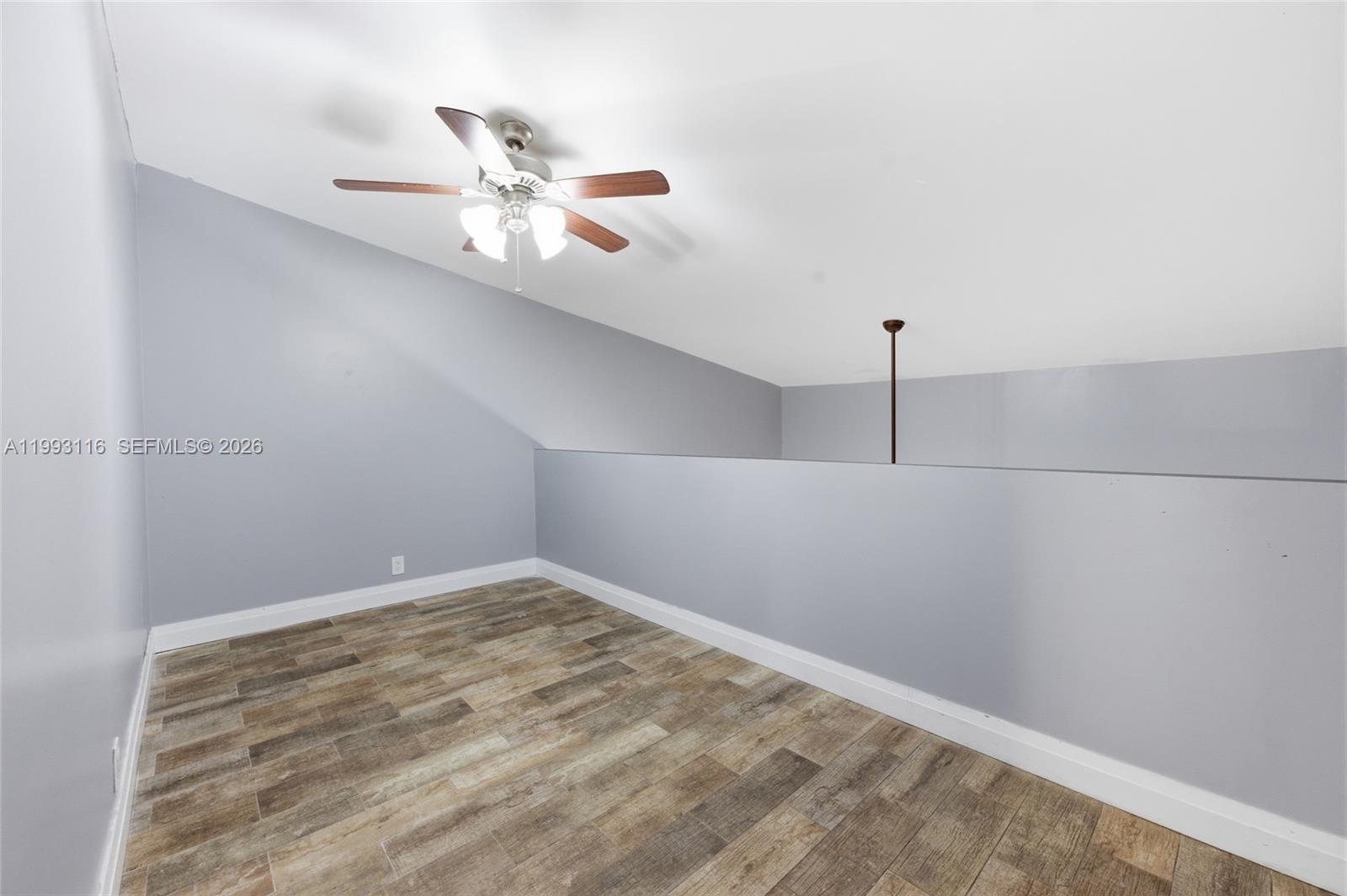 BANYAN LAKES - Residential