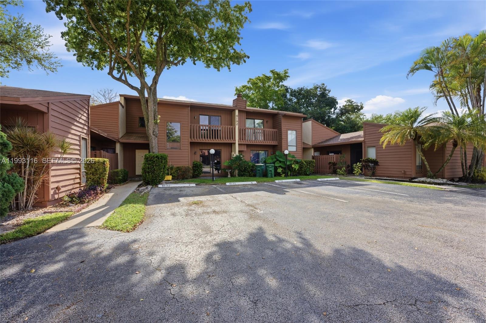 BANYAN LAKES - Residential