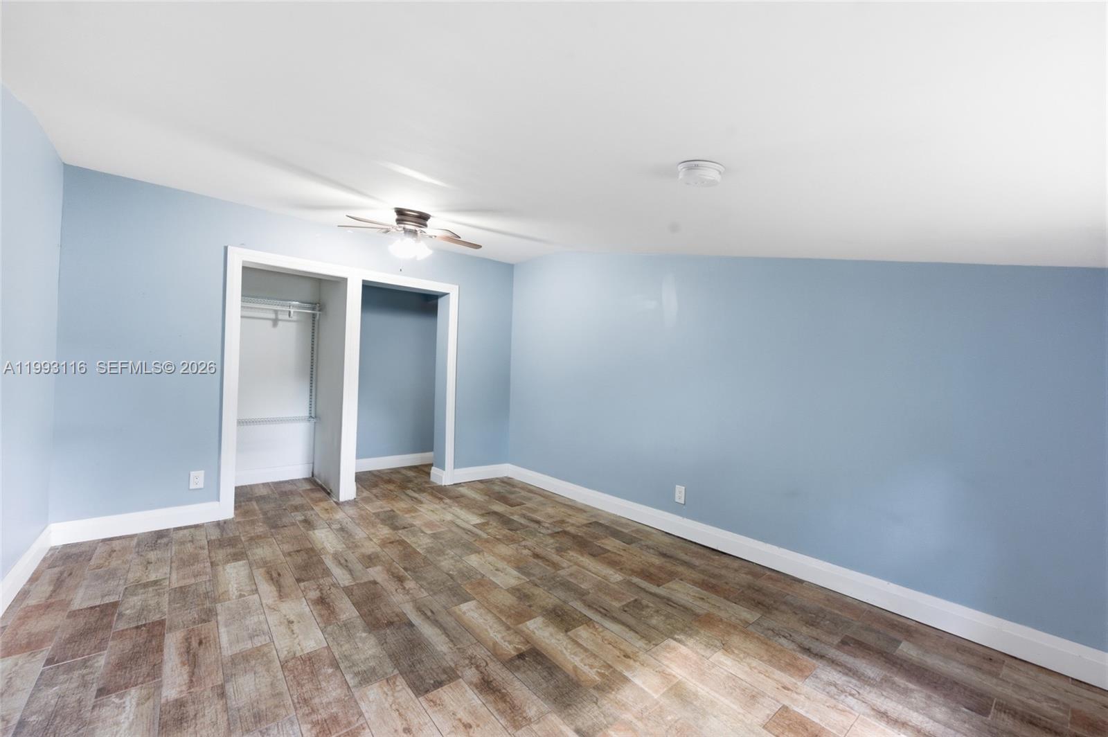 BANYAN LAKES - Residential