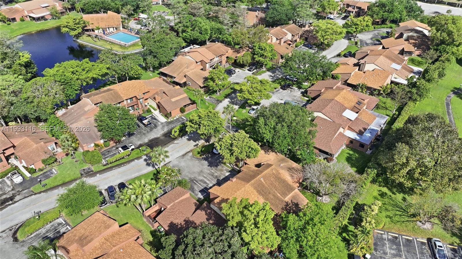 BANYAN LAKES - Residential