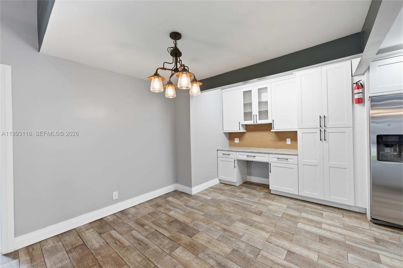 BANYAN LAKES - Residential