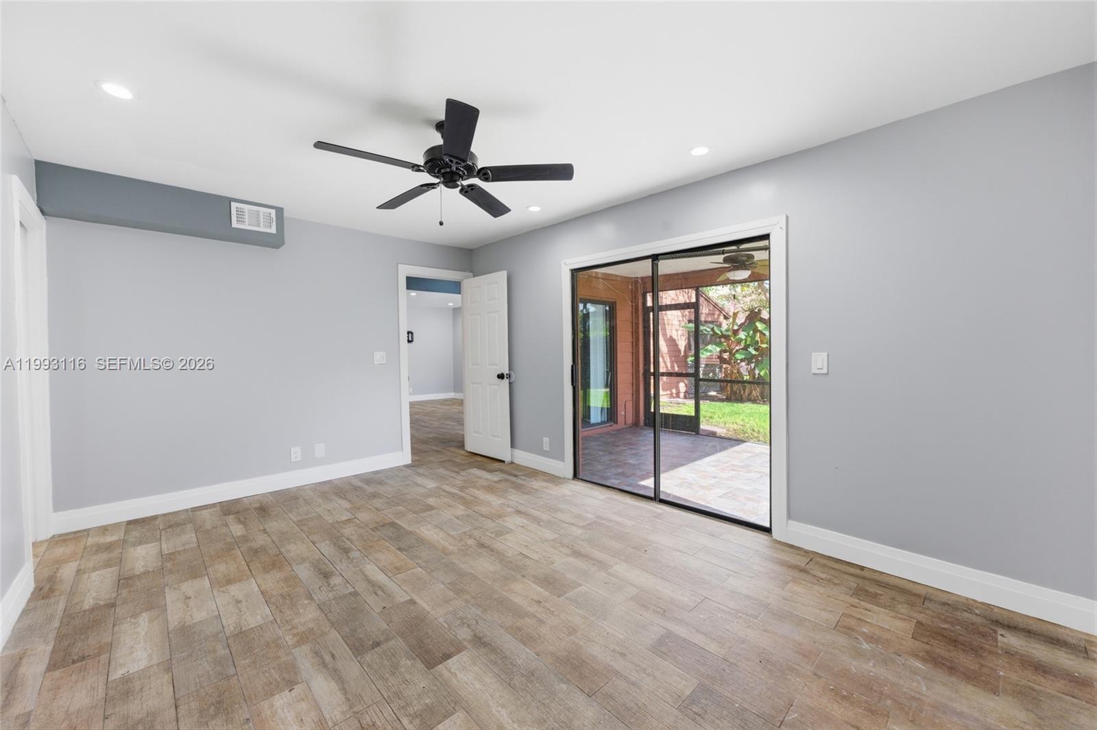 BANYAN LAKES - Residential