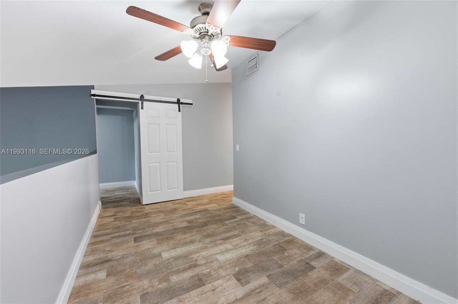 BANYAN LAKES - Residential