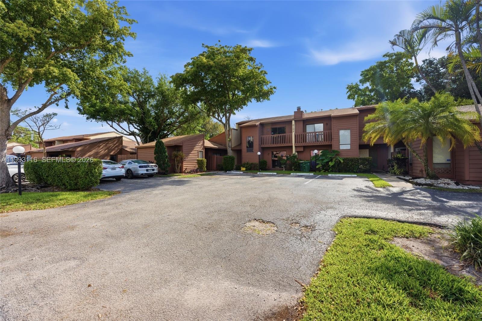 BANYAN LAKES - Residential