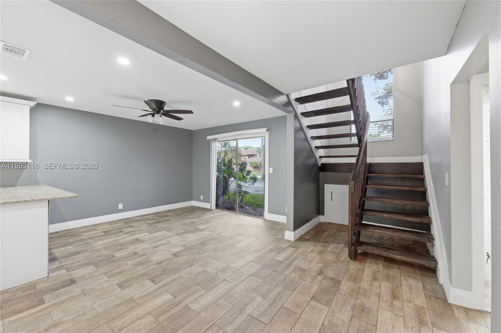 BANYAN LAKES - Residential