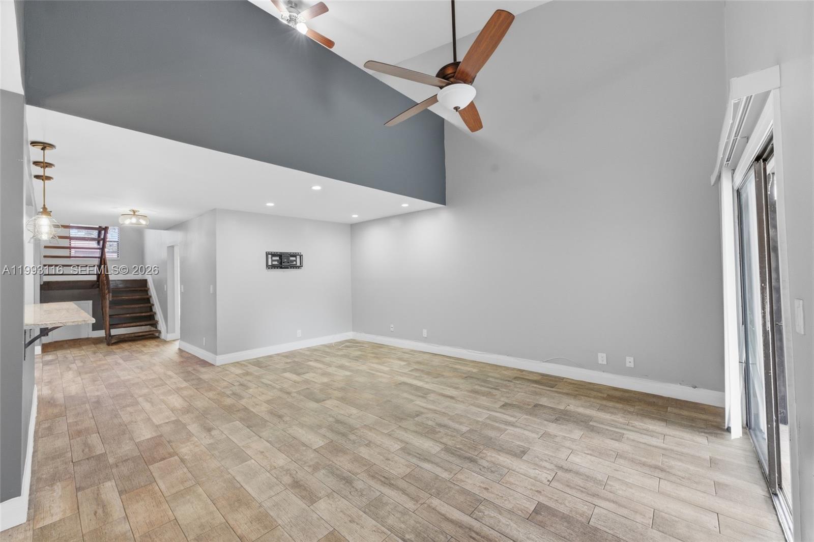 BANYAN LAKES - Residential