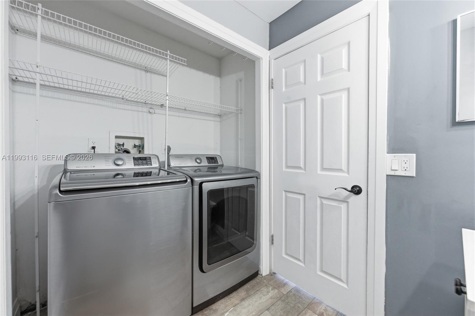 BANYAN LAKES - Residential