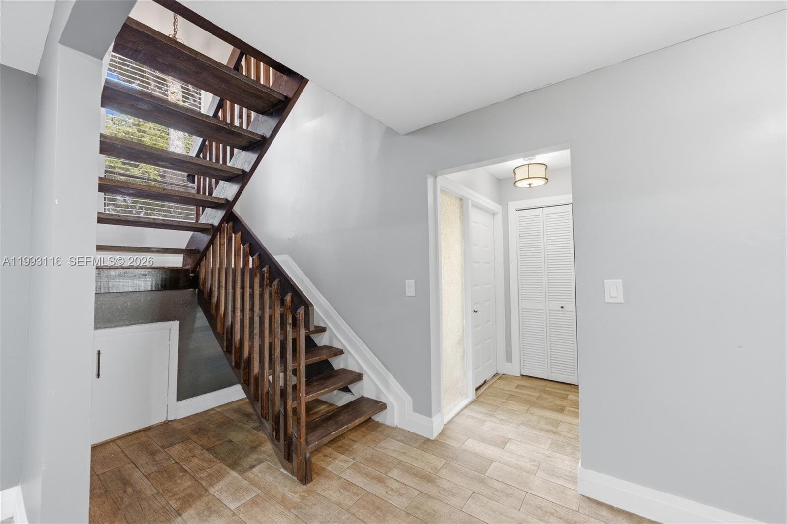 BANYAN LAKES - Residential