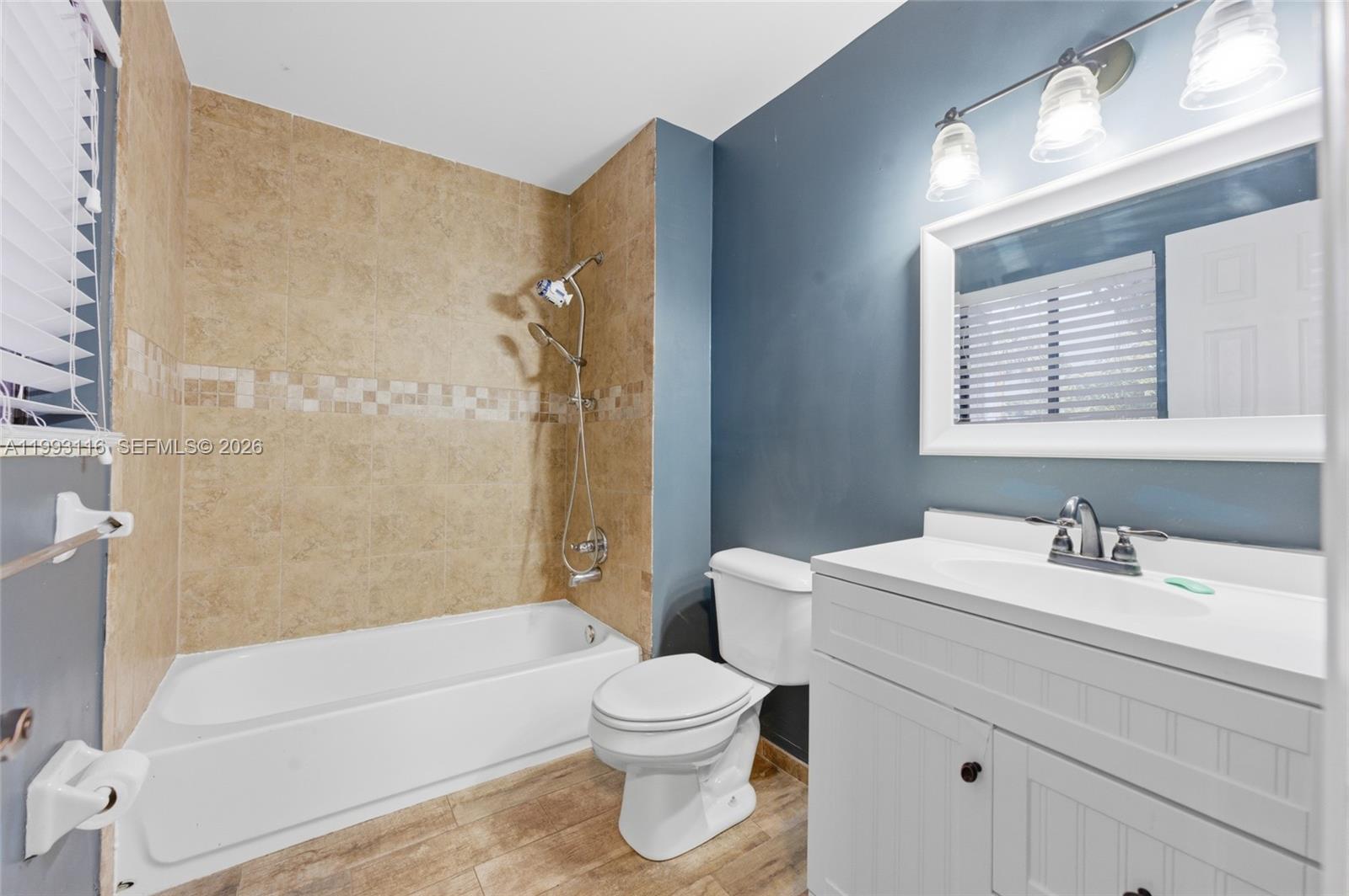 BANYAN LAKES - Residential