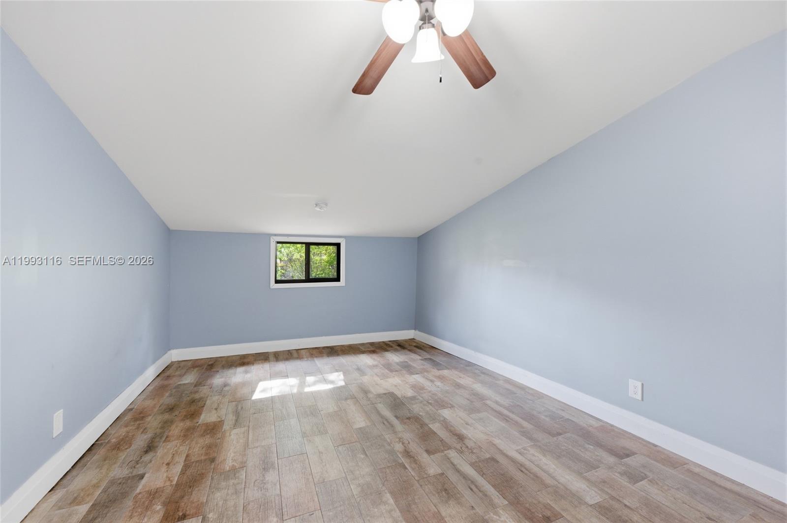 BANYAN LAKES - Residential