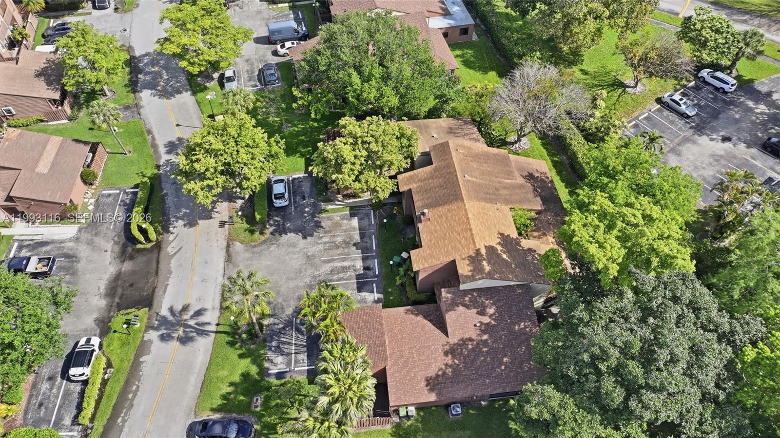 BANYAN LAKES - Residential