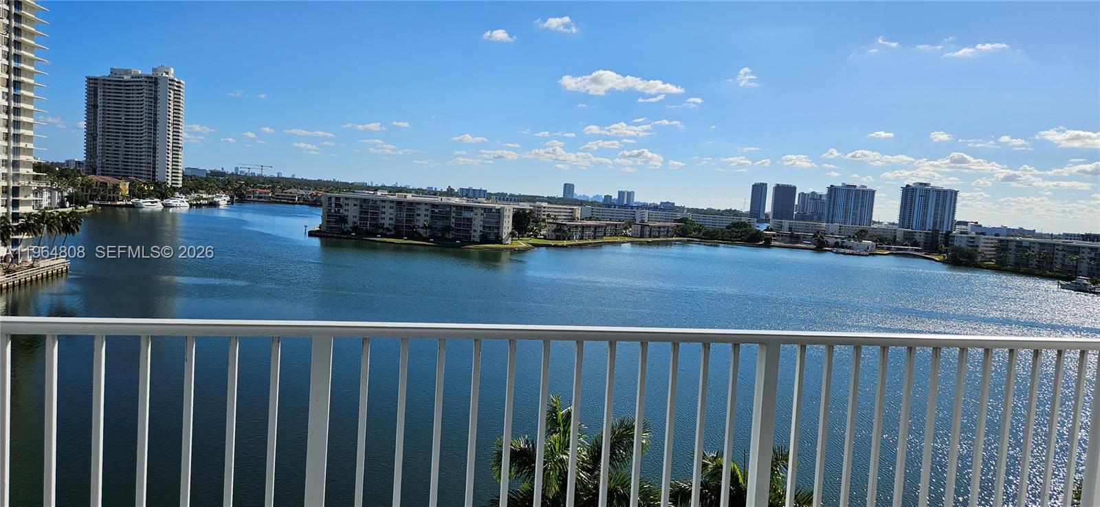 2851 NE 183rd St 817E