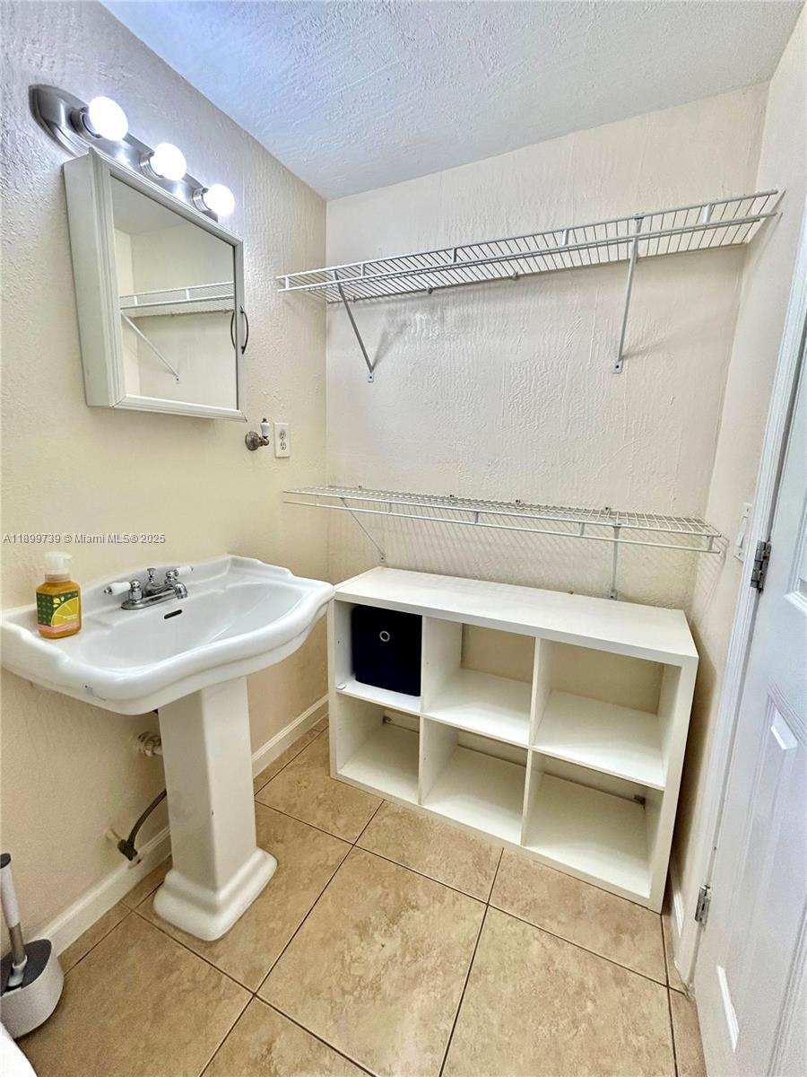 LAKE FOREST SEC 2 - Residential Lease