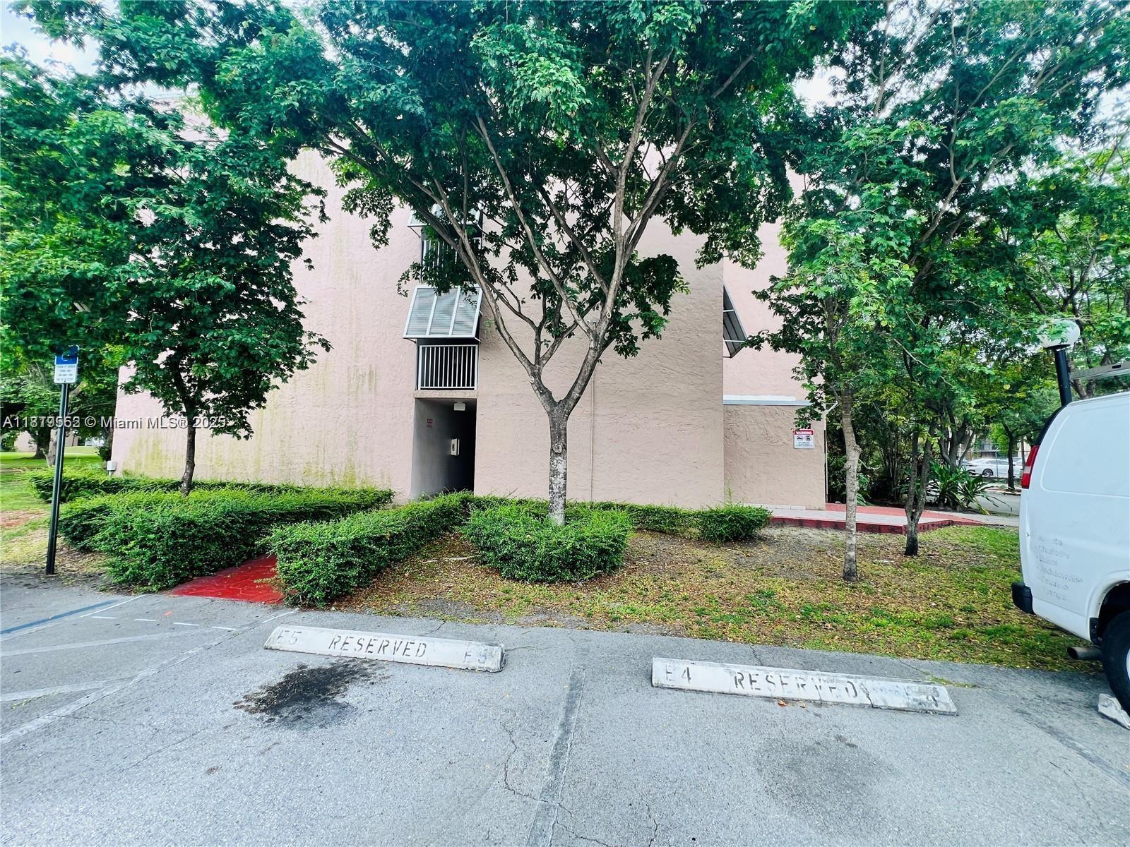 8511 Nw 8th St 103, Miami, Broward County, Florida - 2 Bedrooms  
2 Bathrooms - 