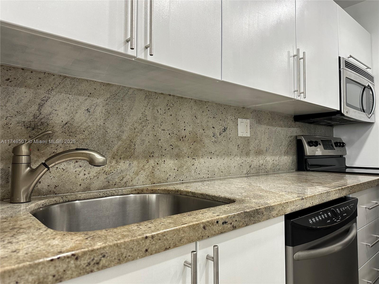 Property for Sale at 1130 11th St 4D, Miami Beach, Miami-Dade County, Florida - Bedrooms: 1 
Bathrooms: 2  - $365,000