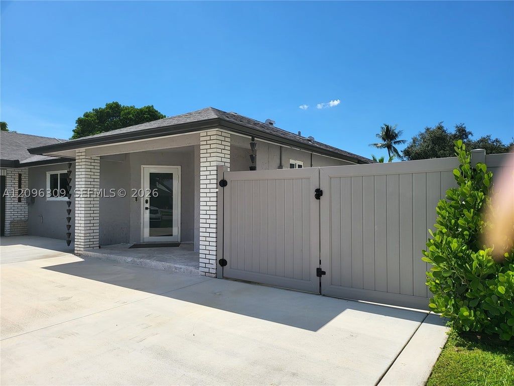 Photo of 712 Juniper Pl, Wellington, FL 33414 (MLS # A12096309)