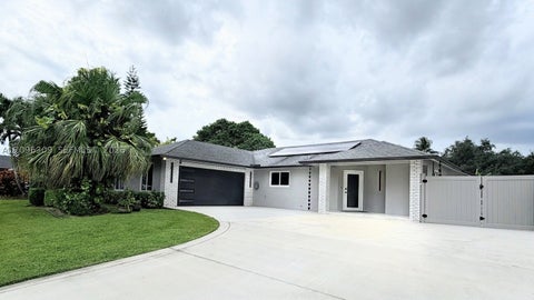 Photo of 712 Juniper Pl, Wellington, FL 33414 (MLS # A12096309)