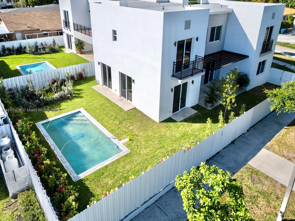 900 SW 24th Rd