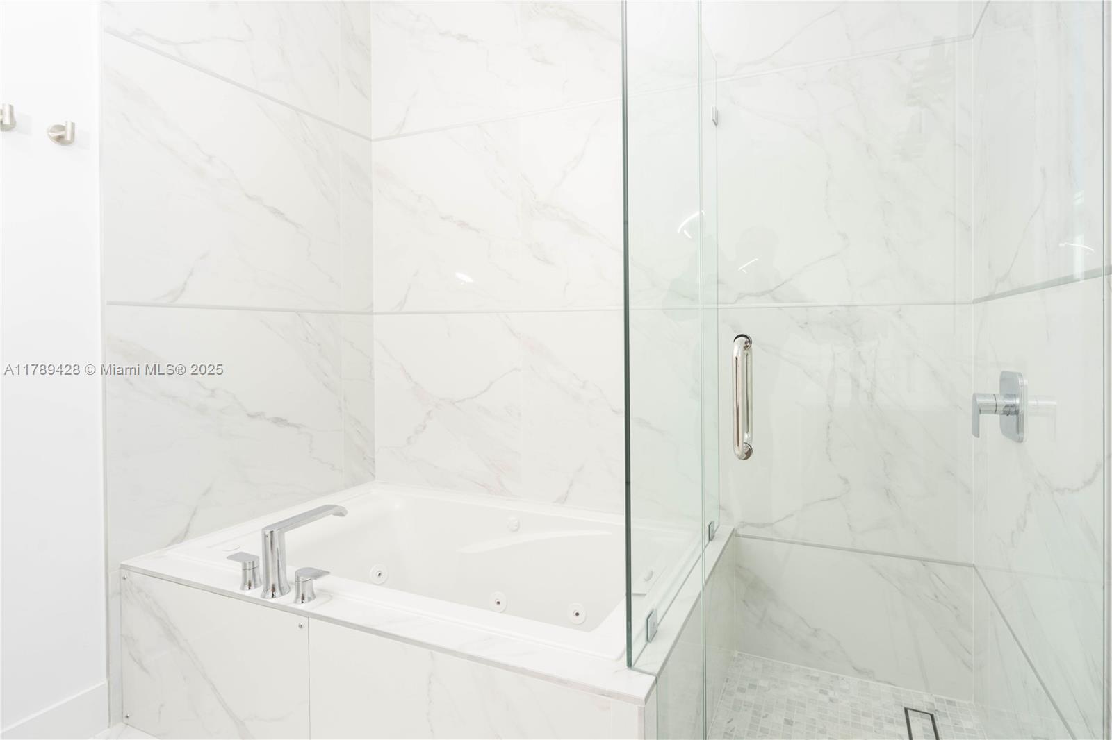 BRICKELL ESTATES - Residential