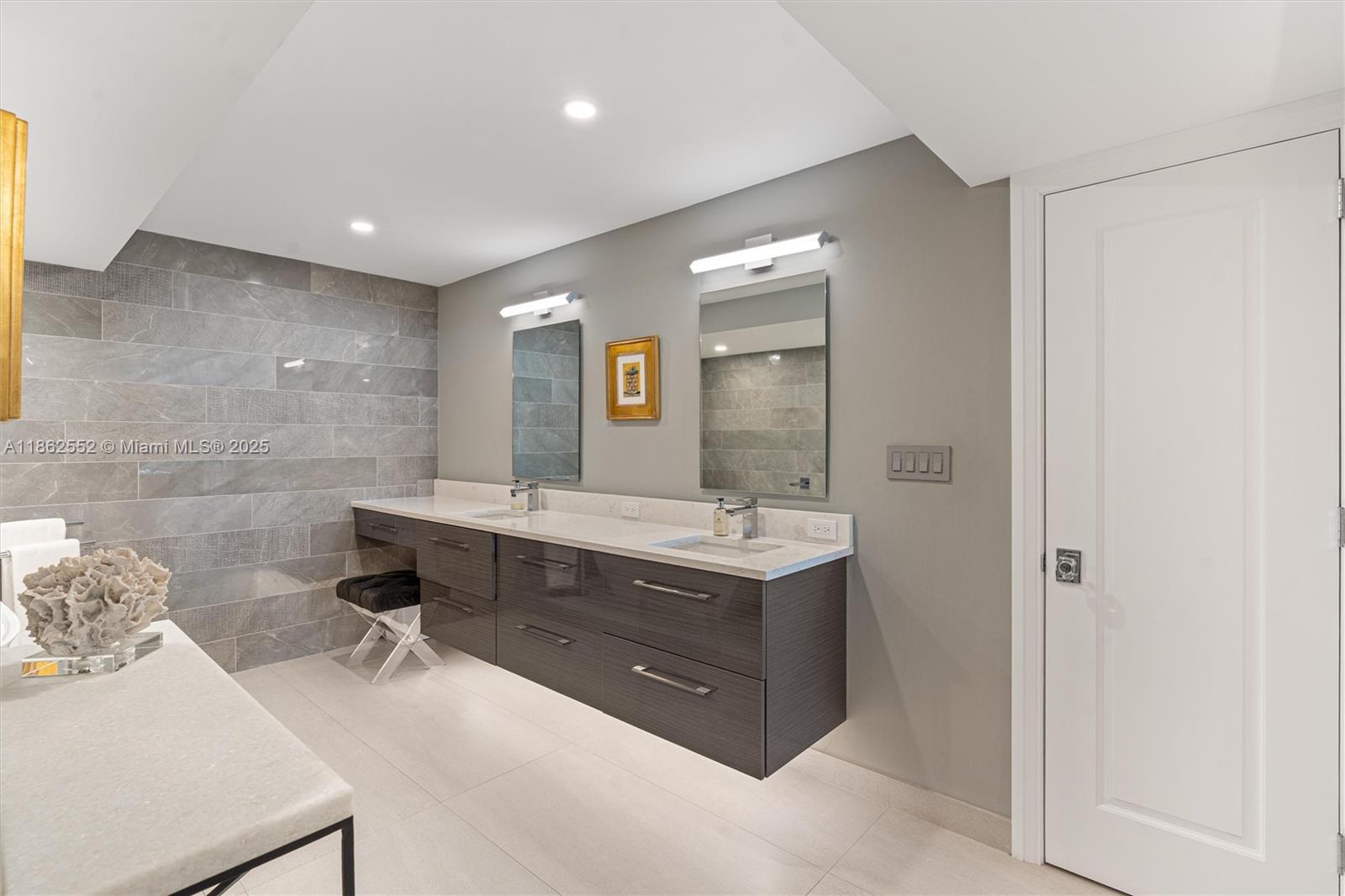 POINT OF AMERICAS - Residential