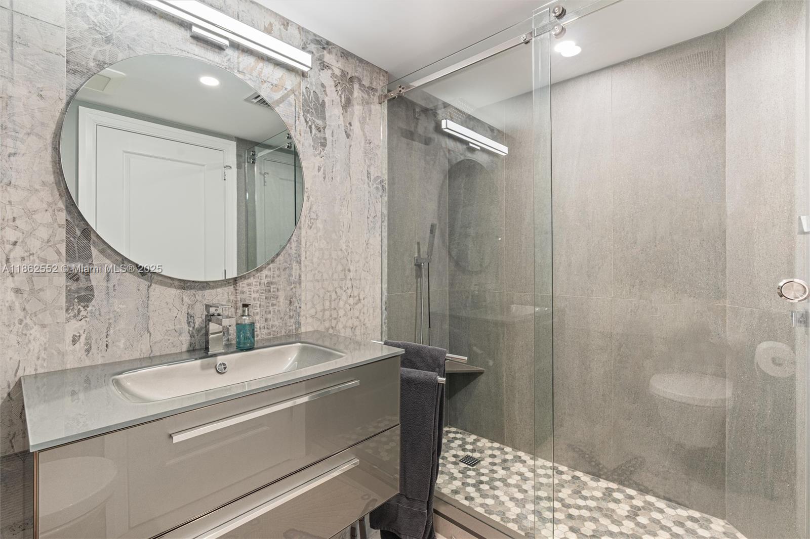 POINT OF AMERICAS - Residential