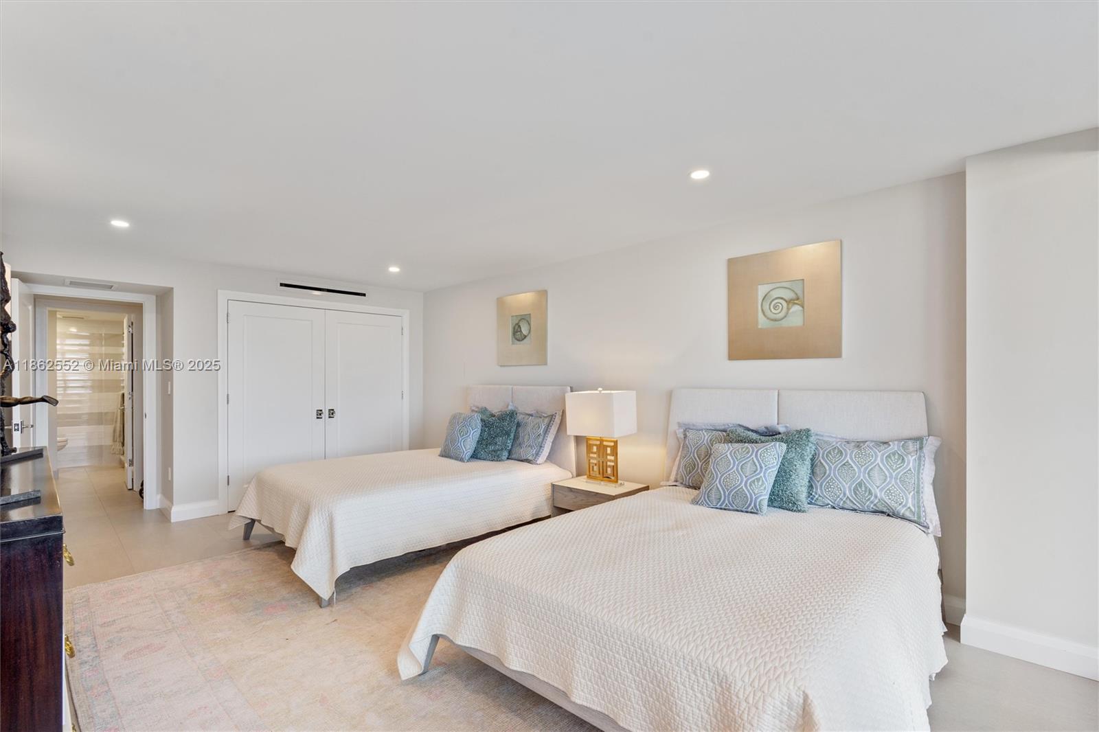 POINT OF AMERICAS - Residential