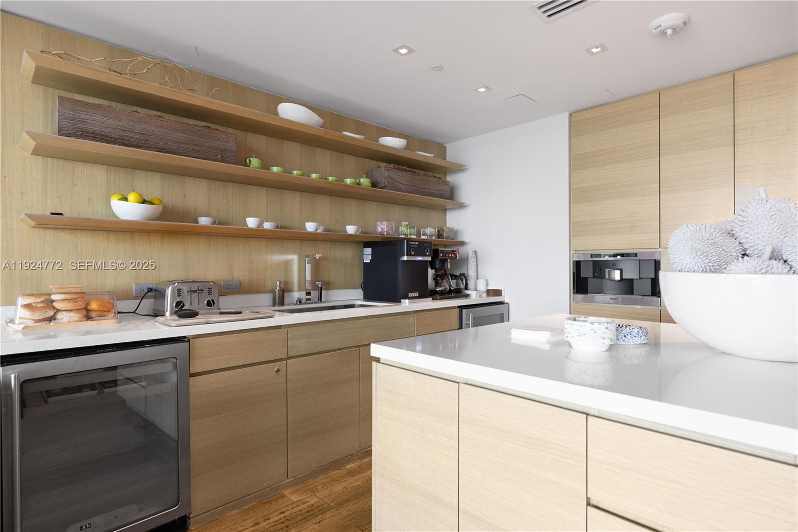 2711 HOLLYWOOD BEACH CONDO - Residential Lease