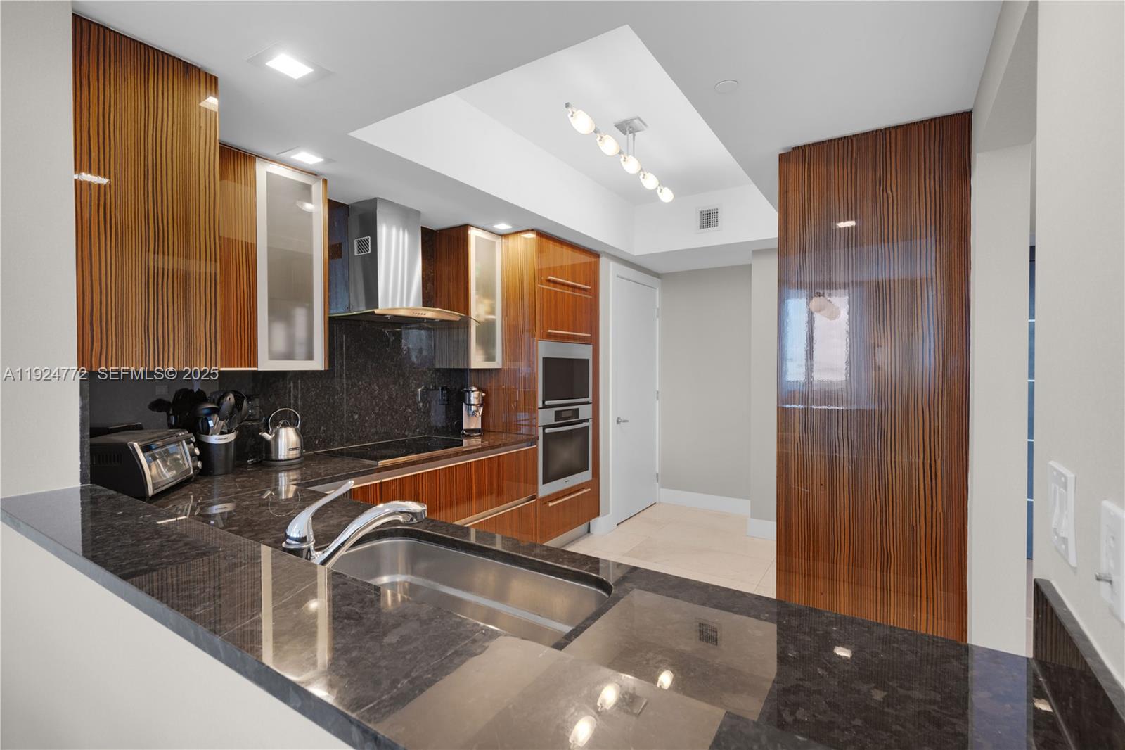 2711 HOLLYWOOD BEACH CONDO - Residential Lease