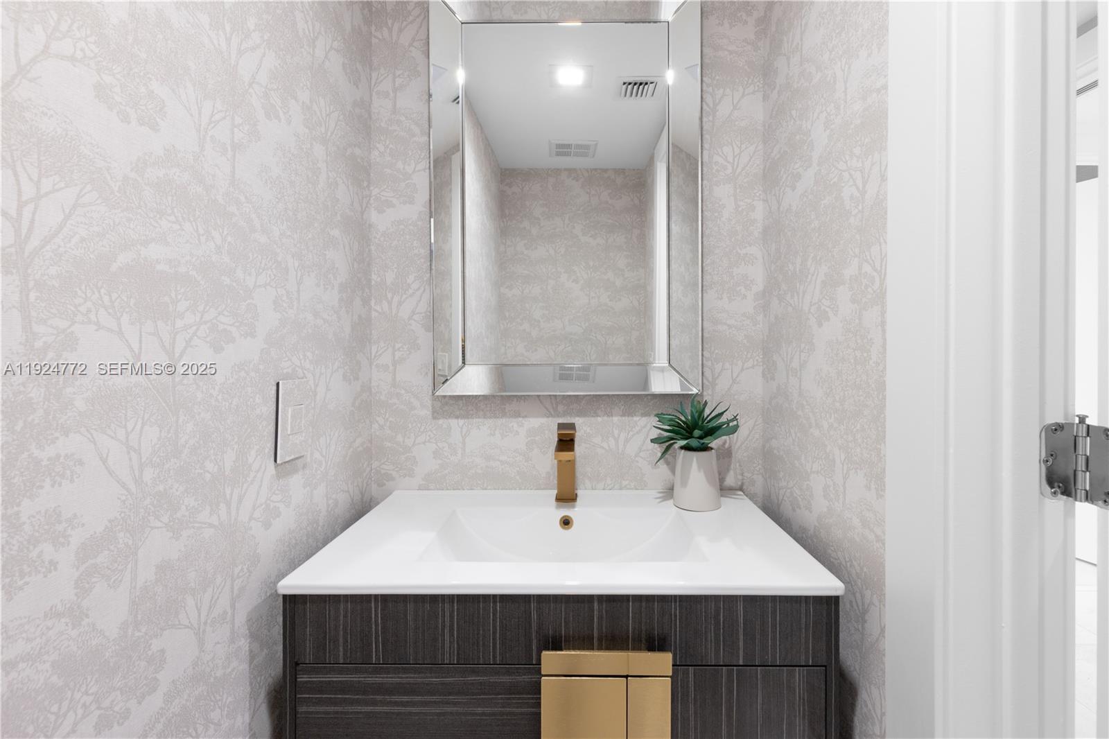 2711 HOLLYWOOD BEACH CONDO - Residential Lease