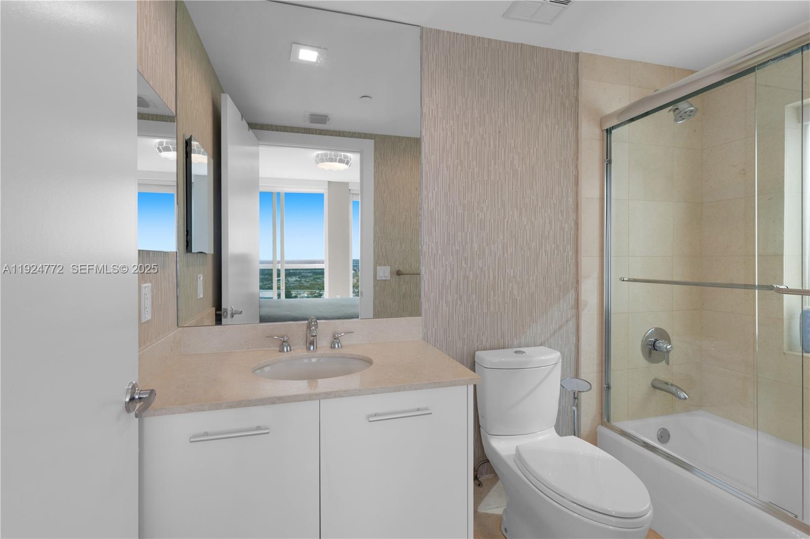 2711 HOLLYWOOD BEACH CONDO - Residential Lease