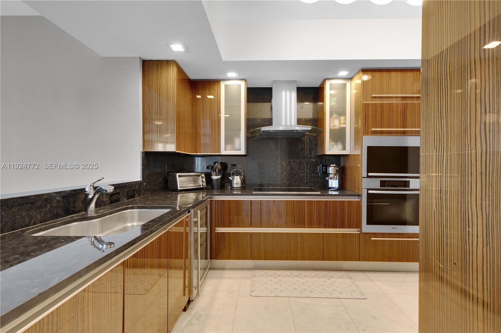 2711 HOLLYWOOD BEACH CONDO - Residential Lease