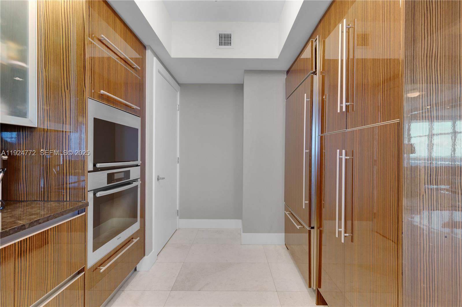 2711 HOLLYWOOD BEACH CONDO - Residential Lease