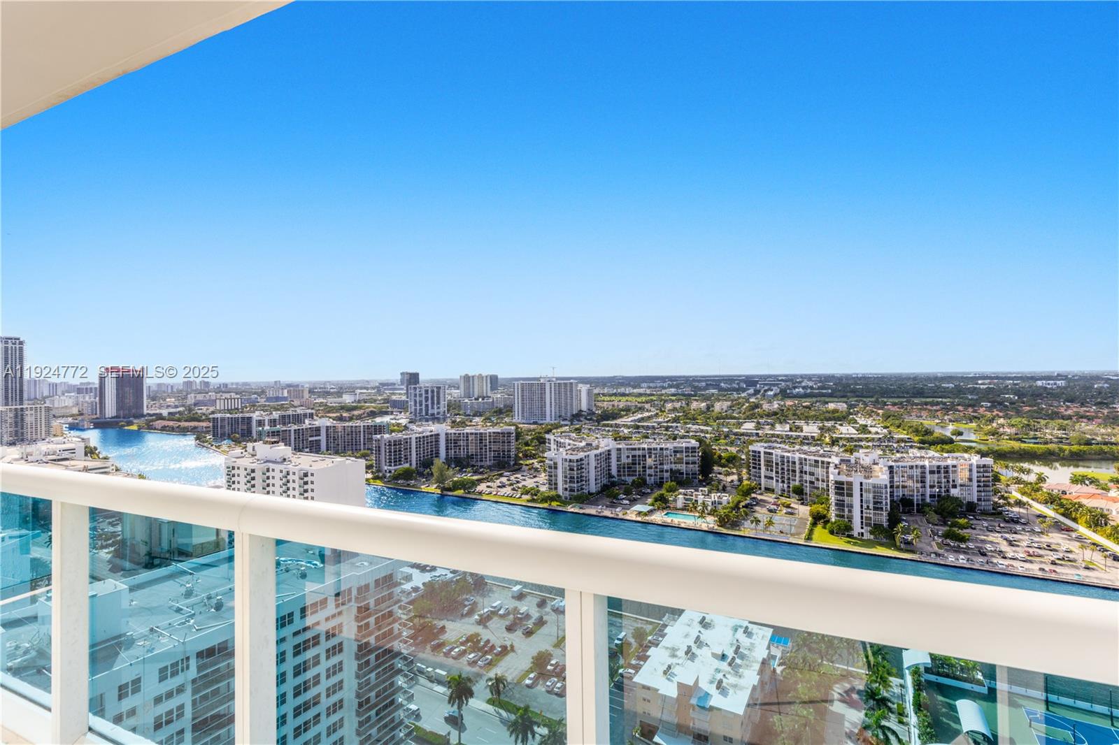 2711 HOLLYWOOD BEACH CONDO - Residential Lease