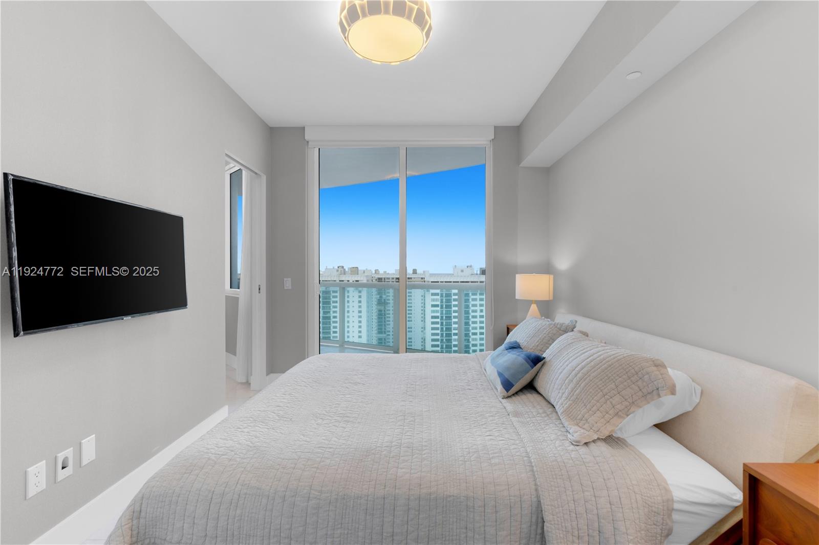 2711 HOLLYWOOD BEACH CONDO - Residential Lease