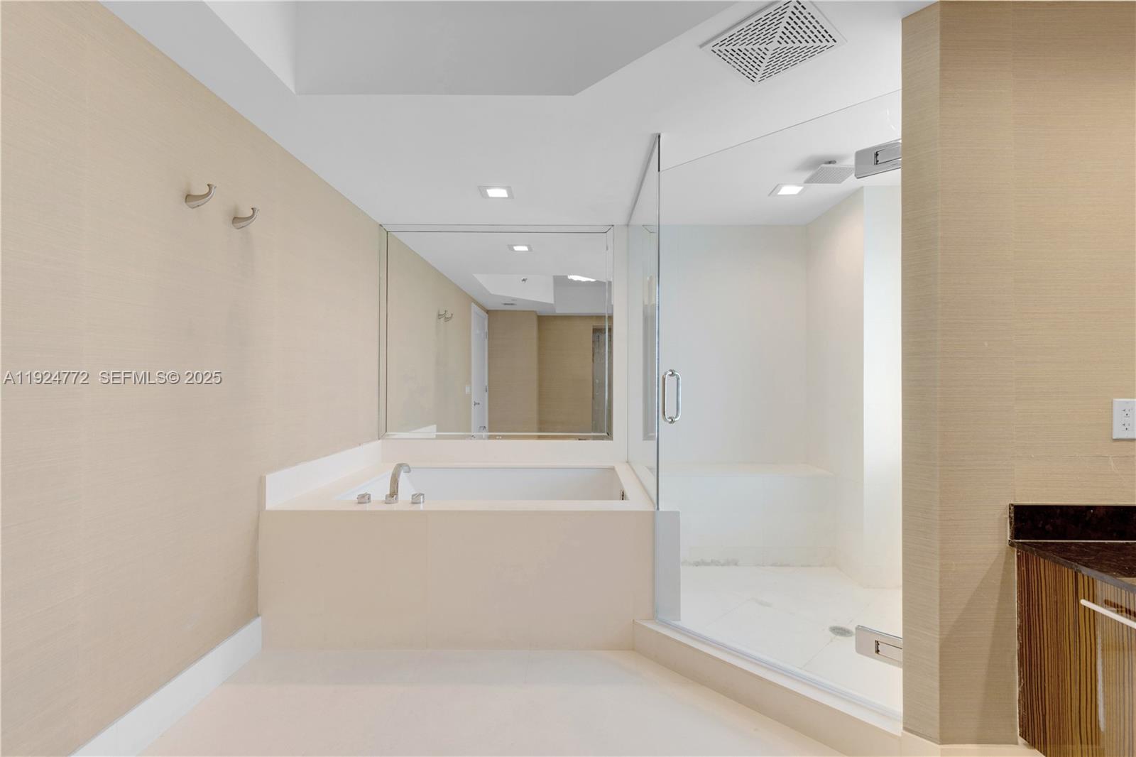 2711 HOLLYWOOD BEACH CONDO - Residential Lease