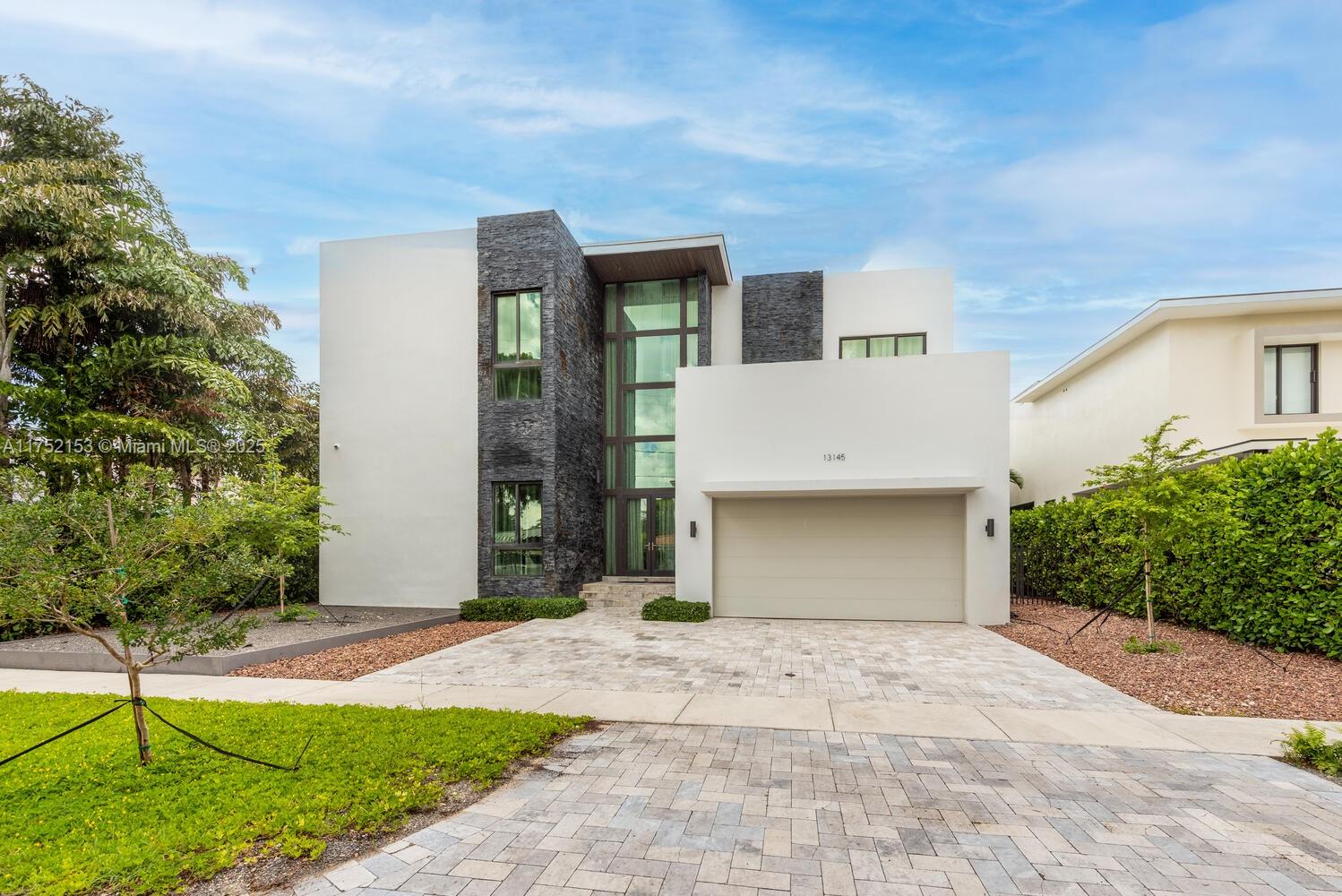 13145 Coronado Ln