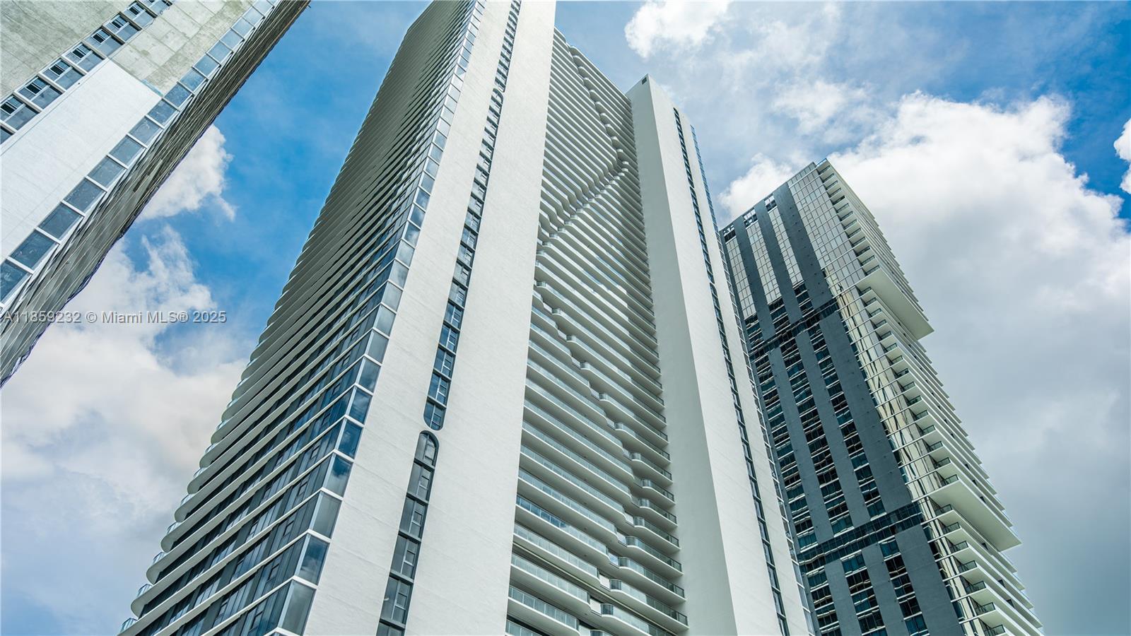 ARIA RESERVE SOITH TOWER - Residential Lease