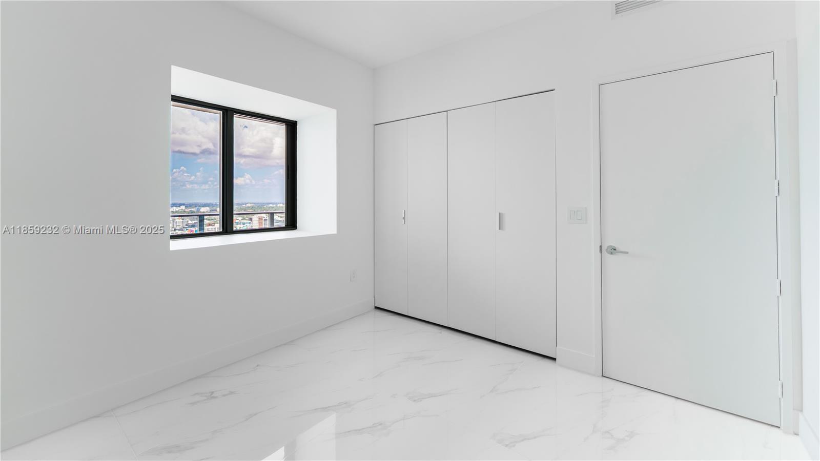 ARIA RESERVE SOITH TOWER - Residential Lease