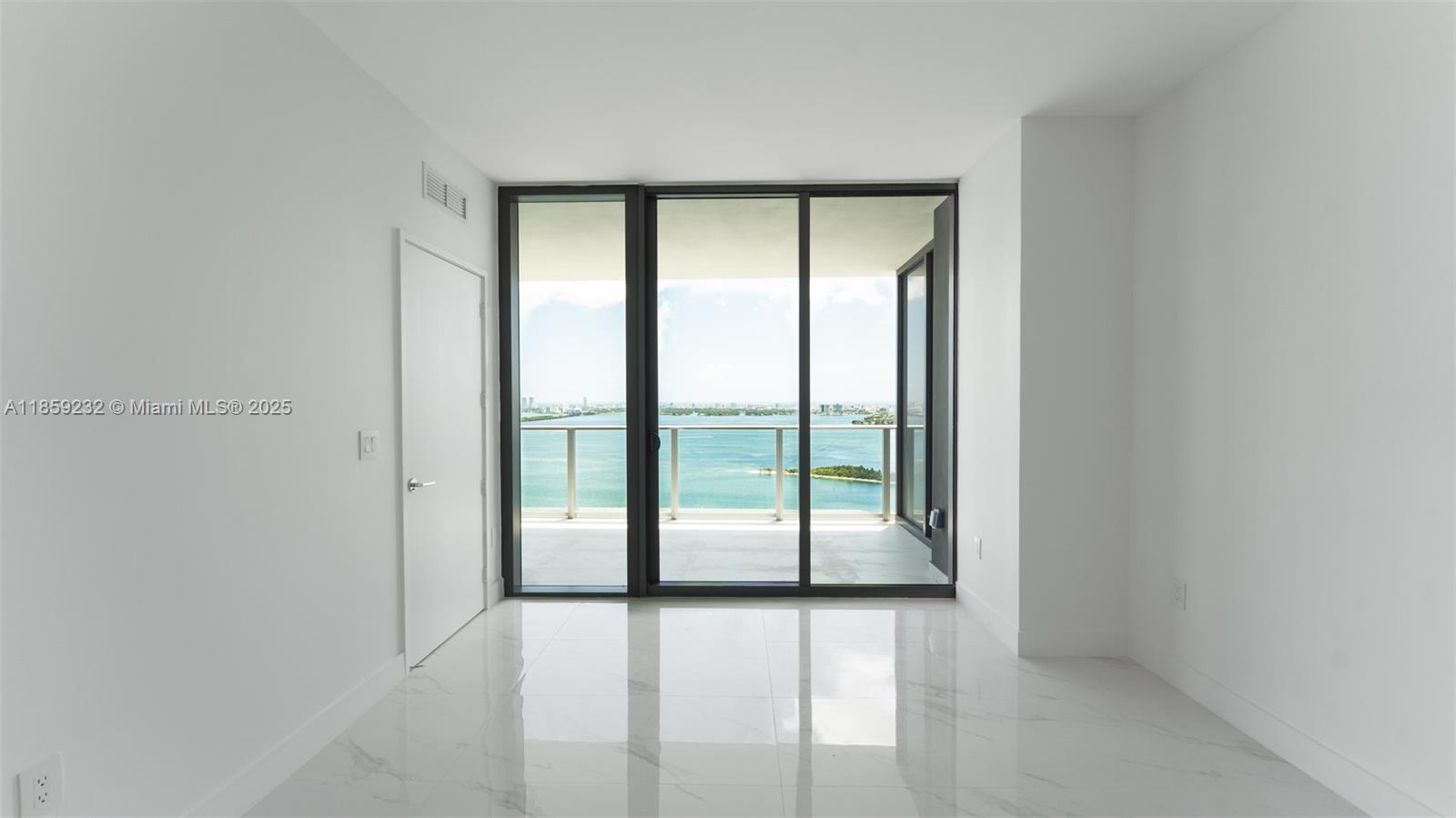 ARIA RESERVE SOITH TOWER - Residential Lease