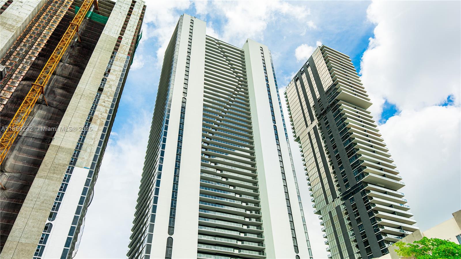 ARIA RESERVE SOITH TOWER - Residential Lease