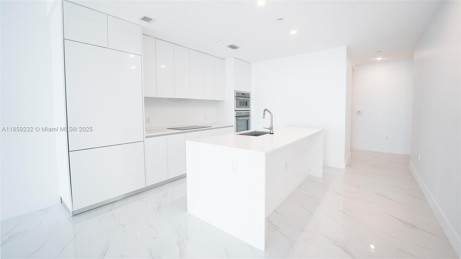 ARIA RESERVE SOITH TOWER - Residential Lease