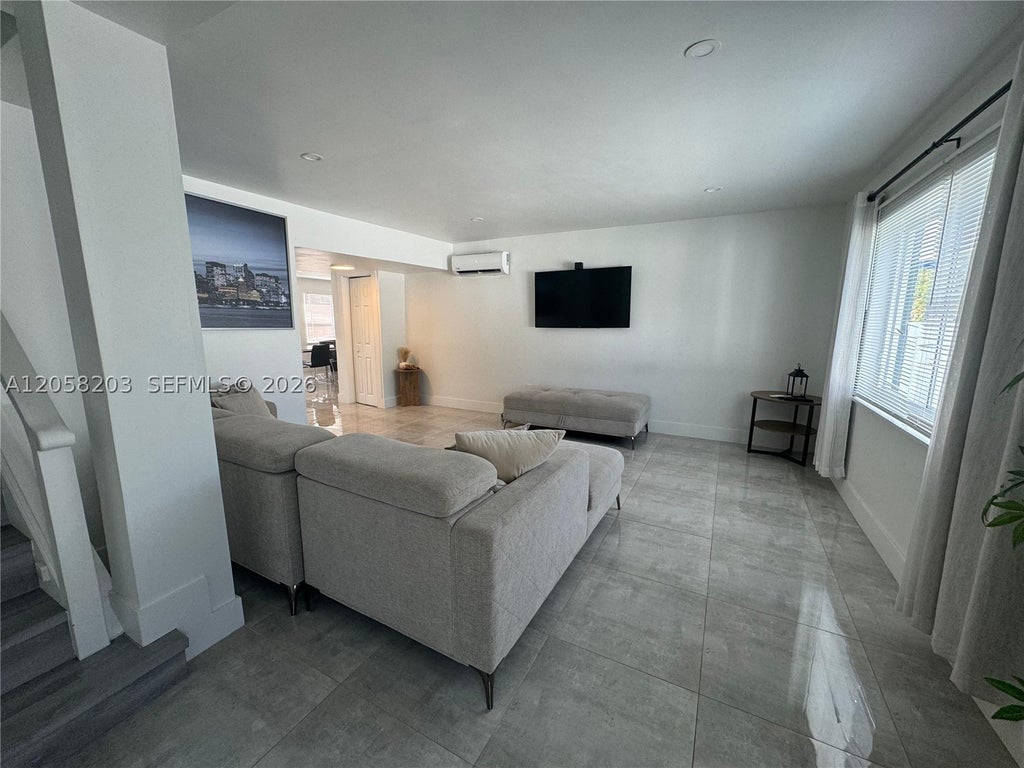 Photo of 1904 SW 28th St, Fort Lauderdale, FL 33315 (MLS # A12058203)