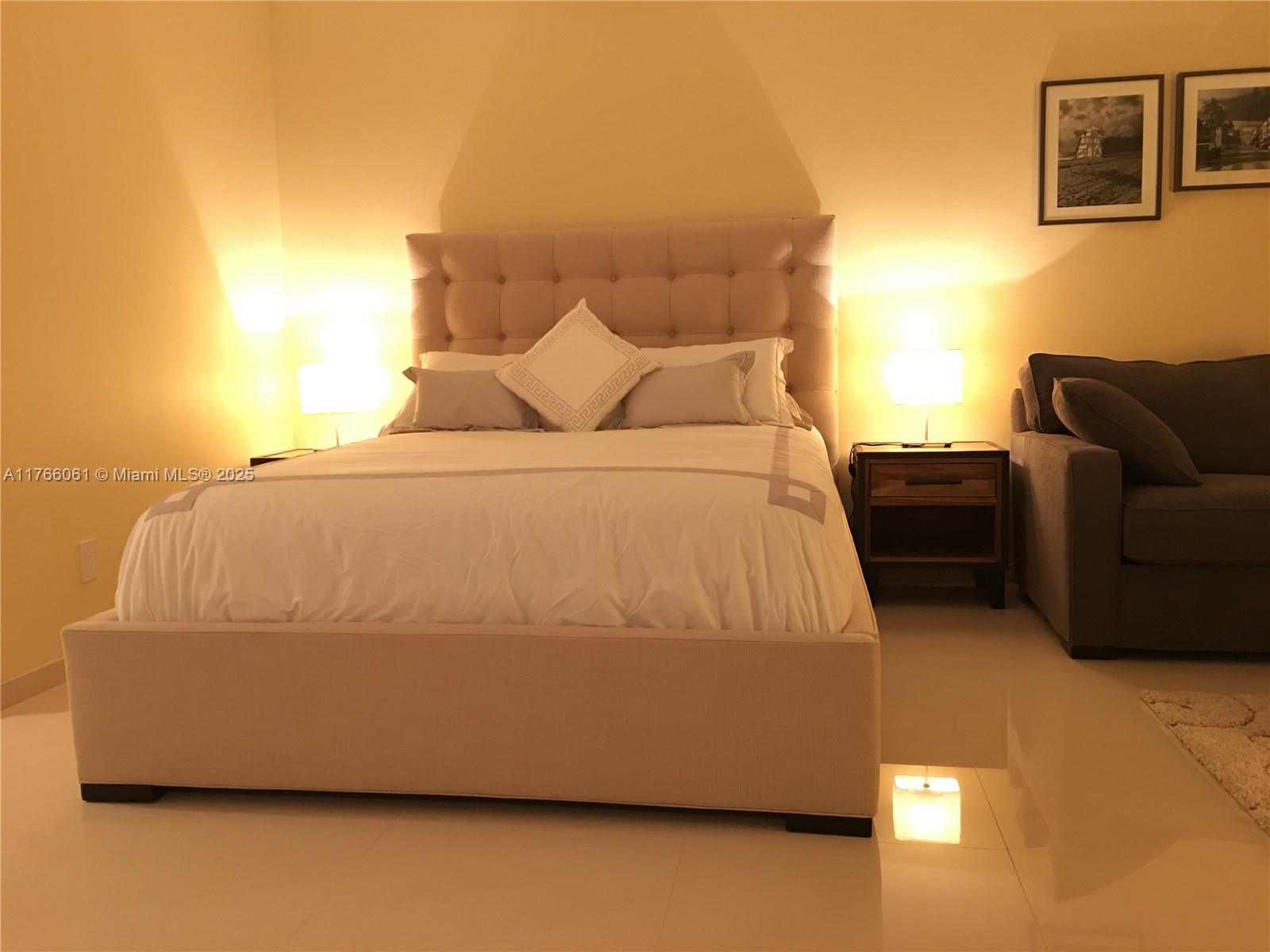 Rental Property at 100 Lincoln Rd 1403, Miami Beach, Miami-Dade County, Florida - Bathrooms: 1  - $2,400 MO.
