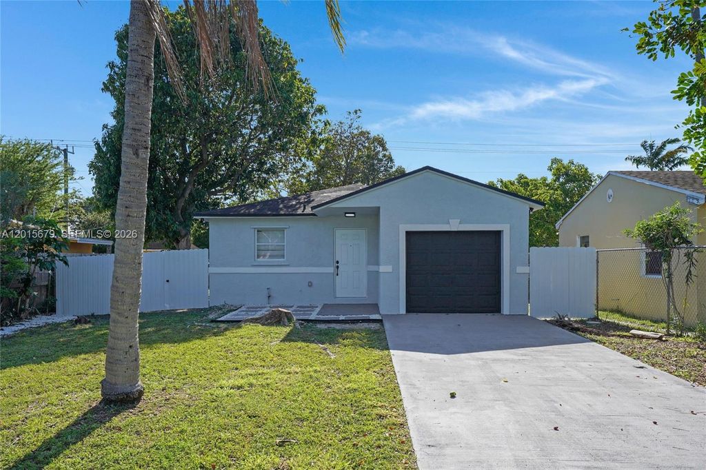 Photo of 1529 NW 1st Ave, Fort Lauderdale, FL 33311 (MLS # A12015679)