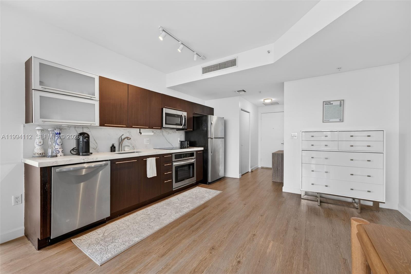 IVY CONDO - Residential
